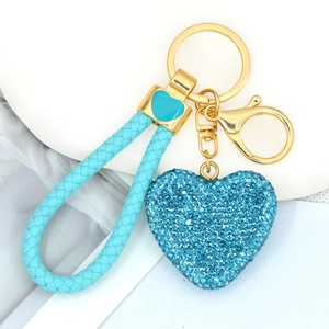 Portachiavi a Forma <span class=keywords><strong>di</strong></span> Cuore Bifacciale in Lega <span class=keywords><strong>di</strong></span> Zinco con Strass e Cinturino in Pelle, <span class=keywords><strong>Regalo</strong></span> per Coppie, Ciondolo per Zaino da Donna - Product Image 3