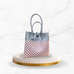 Vente en gros de sacs à main pour femmes tendance faits à la main en plastique de qualité supérieure en matériau recyclé rose motif Lurik marque Sembagi - Product Image 3