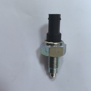 Interruptor de Luz de Reversa Mercedes-Benz A1695450006 KW560270, Interruptor Térmico para Vehículos de Trabajo Mediano - Product Image 2