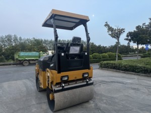 Nuevo <span class=keywords><strong>Rodillo</strong></span> Vibratorio de Doble Tambor de Alta Eficiencia XMR403 de 4 Toneladas de China |   Compactación Profunda y Uniforme para Asfalto y Capas Base - Product Image 4