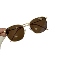 Nouvelles lunettes de soleil 2026 : style carré créatif, matériau métallique, résistantes aux UV, logo personnalisé, minimum 1 pièce