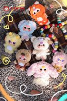 Boîte mystère tendance : Collection de poupées en peluche et ornements animaux en peluche sur le thème du monde magique des neiges pour enfants