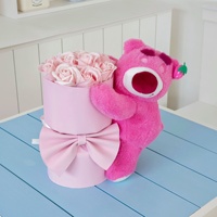 Bouquet d'ours fraise, bouquet de roses éternelles en peluche, seau à câlins, cadeau d'anniversaire et de remise de diplôme pour petite amie, Saint-Valentin artificiel