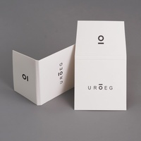 Vente en gros d'étiquettes suspendues de chaussettes en papier pliées imprimées sur mesure, logo conçu pour les chaussures et les sacs directement en usine