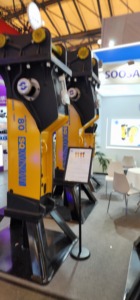 Martillo hidráulico SQ 80 BOX Tipo Rock Hammer con acumulador y sistema de grasa automática para excavadoras de 18-26 toneladas para demolición - Product Image 4