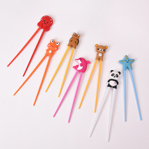 <span class=keywords><strong>Palillos</strong></span> de práctica <span class=keywords><strong>para</strong></span> niños pequeños, diseño de boca de tigre, material de gel de silicona, diseño de dibujos animados, forma cuadrada - Product Image 2