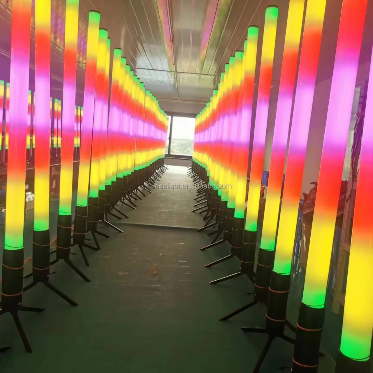 Wireless DMX Mobile APP Remote Control Outdoor 360 Degree Emitting Battery Pixel Light Tube for Hotel Nightclub Wedding