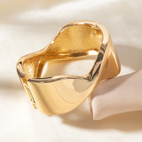 Bracelet jonc classique en alliage plaqué or avec nœud, design lisse et minimaliste, modèle MJ2208 pour femme
