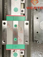 Mesin Perkakas CNC Vertikal Tiga-Axis VMC420 Sistem CNC GSK Spindle BT30/BT40 Mesin Penggilingan CNC Ringan