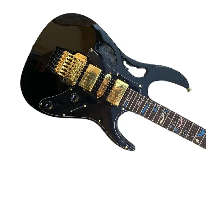 カスタマイズされたエレキギターブラックライトローズウッドネックゴールドアクセサリーとゴールドトレモロ良いギタークイックメール