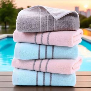Toalla de Algodón Puro al por Mayor del Fabricante, Extra Larga, Suave y Absorbente, Ideal para Baños, Hoteles y Gimnasios - Product Image 1