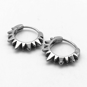 Pendientes Huggie Yunnique con Puntas de Acero de Titanio, Joyería Geométrica Unisex de Moda, Otoño 2024, Guangzhou - Product Image 5