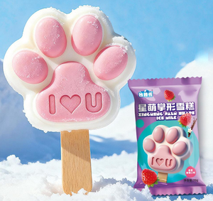 Une <span class=keywords><strong>crème</strong></span> <span class=keywords><strong>glacée</strong></span> exotique et charmante en forme de pattes de chat, aux saveurs fruitées et chocolatées, emballée dans un sac - Product Image 1