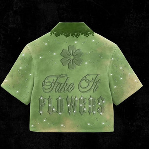 <span class=keywords><strong>T</strong></span>-<span class=keywords><strong>Shirt</strong></span> Vintage Personalizzata <span class=keywords><strong>con</strong></span> Lavaggio Acido Verde Chiaro, Logo 3D in Rilievo, Tasca Frontale, Collo Rovesciato, Zip, Vestibilità Ampia, Spalle Cadenti <span class=keywords><strong>con</strong></span> Cristalli - Product Image 3