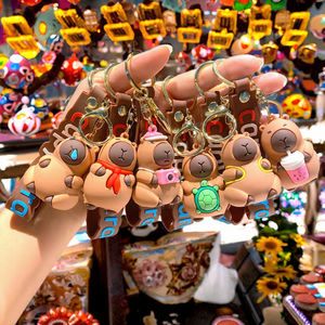 Venta al por mayor lindo carpincho silicona muñeca llaveros goma coche bolsa colgante regalos nuevo diseño de dibujos animados para parejas - Product Image 3