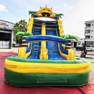 สไลเดอร์น้ำเป่าลมสำหรับเด็กในสวนหลังบ้าน พร้อมบ้านลม ท่ามกลางแสงแดด สนุกสนานด้วยสระน้ำและต้นปาล์มเขตร้อน - Product Image 4