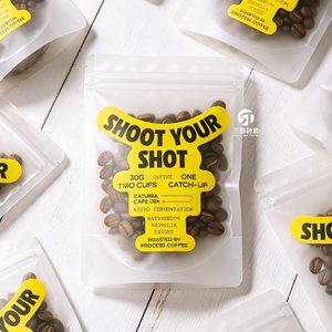 Bolsas de plástico mate para granos de café con logotipo personalizado, MOQ bajo, directo de fábrica, impermeables, con cierre hermético y orificio para colgar. - Product Image 4