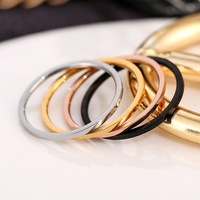 Unisex Paar Edelstahlringe mit Gold- und Silberbeschichtung Minimalistisches Breitband-Design Geometrische & Kreisförmige Form