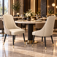 Chaise de salle à manger moderne en cuir avec dossier matelassé et pieds en acier au carbone pour hôtel, café, maison