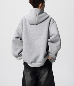 Felpa con Cappuccio Personalizzata da Uomo Stile Punk con Zip e Decorazioni in Borchie Metalliche - Product Image 2