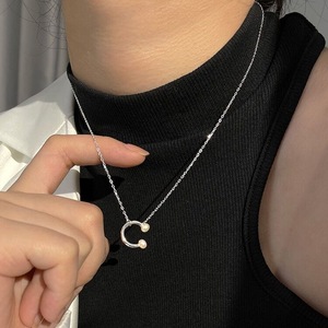 สร้อยคอจี้มุกน้ำจืดครึ่งวงกลม S925 เงินสเตอร์ลิง สร้อยคอผู้หญิง ดีไซน์เรียบหรู ใส่ได้ทุกวัน - Product Image 1