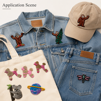Patchs brodés miniatures personnalisés en gros, motifs animaux mignons (Caniche, Bigfoot, Planète, Libellule), thermocollants et à coudre pour vêtements et sacs