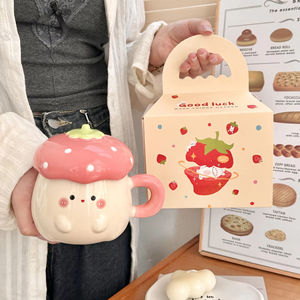 Mug en céramique créatif à motif de fraise avec couvercle, écologique et personnalisable pour les cadeaux d'affaires et les occasions - Product Image 6