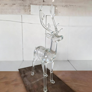 Escultura de ciervo de resina transparente moderna personalizada, arte hecho a mano y coleccionable - Product Image 1