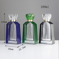 Flacon de parfum vert émeraude trapézoïdal à facettes multiples, forme unique, en verre, 100 ml, avec couvercle en cristal en forme de couronne