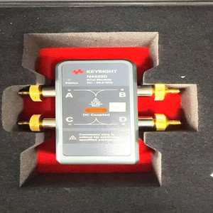 Module d'étalonnage électronique RF Keysight N4433D avec 4 ports et connecteurs 3,5 mm pour DC/300 KHz à 26,5 GHz - Product Image 1