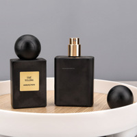 Flacon de parfum en verre transparent personnalisé de 50 ml avec bouchon carré noir mat et pulvérisateur à pompe doré, diffuseur à bâtonnets pour sérigraphie