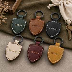 Collection exclusive de porte-clés en cuir personnalisés, porte-clés en PU avec anneau noir mat, logo de marque, souvenir pour entreprise - Product Image 1