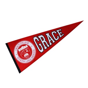 Fanion triangulaire personnalisé en feutre écologique pour l'école et l'université avec logo - Product Image 1