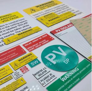 Venta al por mayor de fábrica, grabado láser personalizado, señal de advertencia, etiquetas solares fotovoltaicas de plástico - Product Image 1