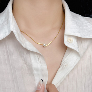 Nouveau design de collier avec pendentif en perle, acier inoxydable, plaqué or, pendentif géométrique, pour femmes - Product Image 1