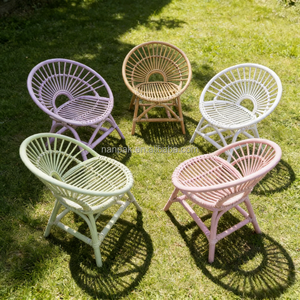 Silla de Ratán para Niños con Mesa en Forma de S, 5 Colores Pastel: Beige/Blanco/Rosa/Morado/Verde, Alquiler para Eventos, Muebles Infantiles para Fiestas al Aire Libre - Product Image 1