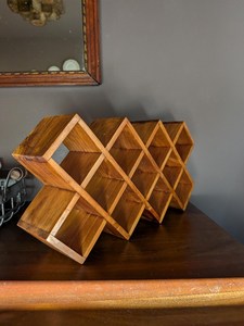 Étagère murale vintage en bois de style mid-century modern, organisateur à compartiments en losange croisés pour épices - Product Image 4