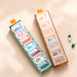 Estuche Portátil Semanal para Pastillas, Organizador de Medicamentos de Plástico con Tapa Abatible y Compartimentos Numerados para Viajes - Product Image 1