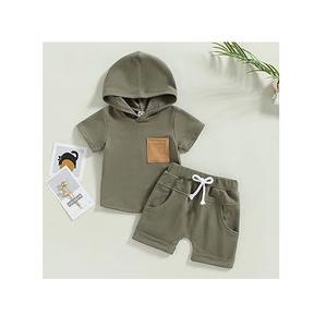 Conjunto de ropa para niños Premium para todas las estaciones con diseño elegante y ajuste cómodo para niños de 4 a 12 años que ofrecen estilo y calidad - Product Image 1