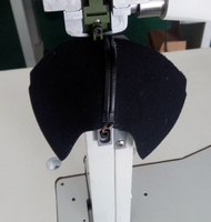 Cimentation automatique séparant les côtés et le talon martelant la machine chaussures de sport faisant la machine supérieure