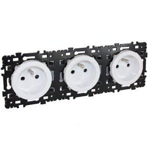 SQUARE Blanco Precableado Triple 2P + T Socket Enchufes y enchufes fáciles de instalar - Product Image 1