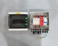 Caja Combinadora Fotovoltaica XIANGOU Eléctrica DC 600V 2 Entradas 1 Salida con Fusible, SPD y MCB DC, Caja de Protección Solar Impermeable IP65