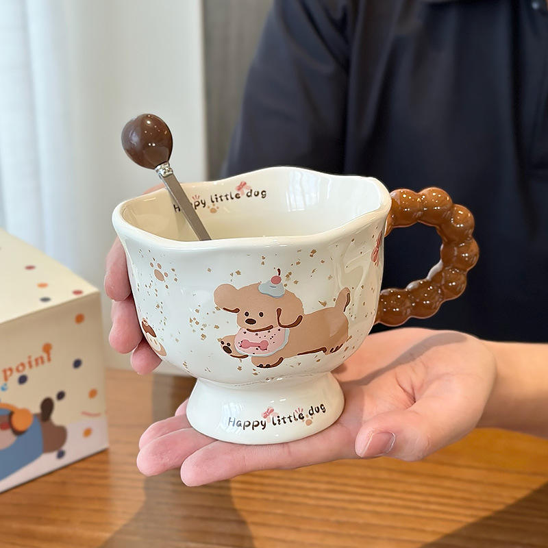 ถ้วยและช้อนผ้ากันเปื้อนสีชมพู