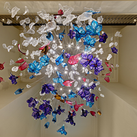 Lustre en verre soufflé à la main avec des fleurs colorées ANNO, luminaire de luxe pour salon