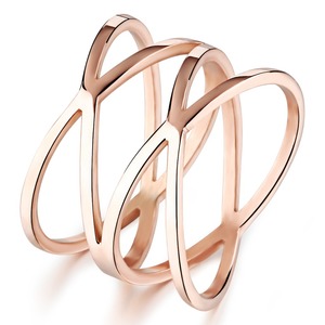 Anillo de Acero Inoxidable Elegante y Moderno para Mujer - Product Image 1