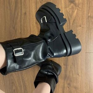Bottines mi-mollet tendance à plateforme pour femmes, bottes punk gothiques à semelle épaisse avec trois boucles, chaussures rehaussantes - Product Image 3