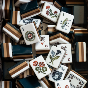 Tuiles de Mahjong en Acrylique de Luxe Eleshine, Style Américain Moderne - Écologiques, Imprimé Floral Blanc Ours, Durables, Jeu de Divertissement Portable - Product Image 1