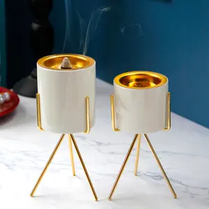 Nhà Sản Xuất Mới Trang Trí Nhà Vàng Kim Loại Chủ Với Gốm Cup Gốm Burner