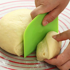 Espátula Cortadora de Plástico al por Mayor para Masa, Galletas, Pan, Pizza, Herramienta para Pastel, Raspador de Mantequilla, Repostería y Cocina - Product Image 1