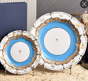 Service de vaisselle décoratif en céramique bleu clair à bord doré, style européen luxueux, motif floral, deux pièces pour la table - Product Image 2